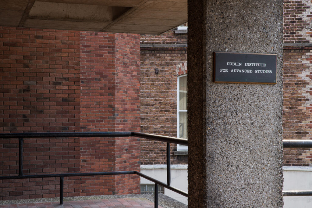 dublin-institute-of-advanced-studies-sign-on-a-exposed-aggregatee-column-in-front-of-red-brick-walls