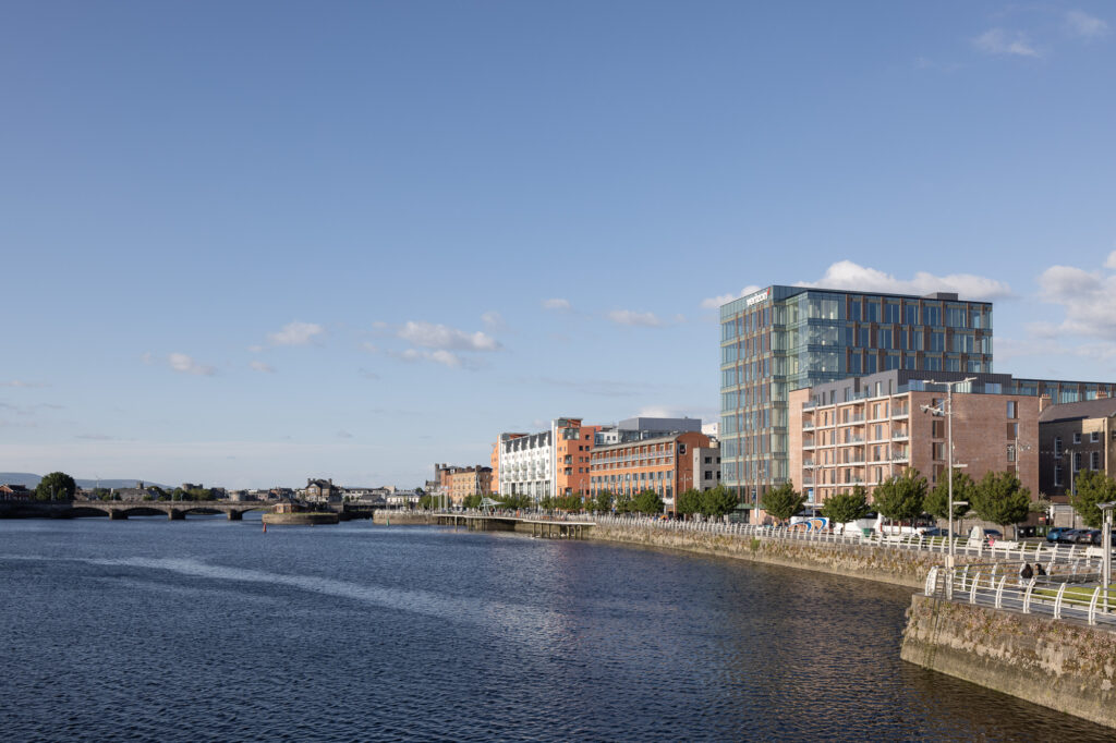 1bq-building-from-the-shannon-bridge-with-sarsfield-bridge-in-the-background