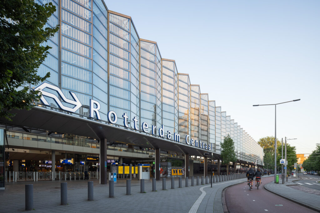 rotterdam-central-north-elevation-with-cyclists-on-cycling-path-at-sunrise