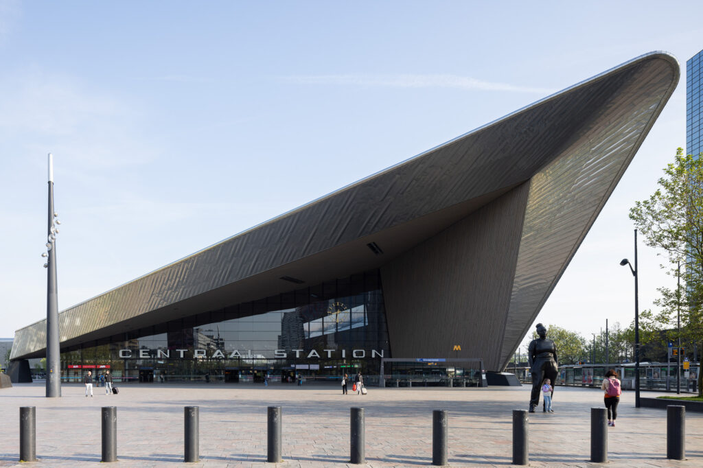 rotterdam-central-south-elevation-and-plaza