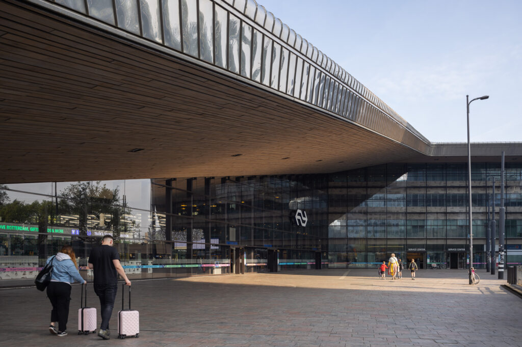 rotterdam-central-east-entrance-with-passengers-arriving-at-sunrise